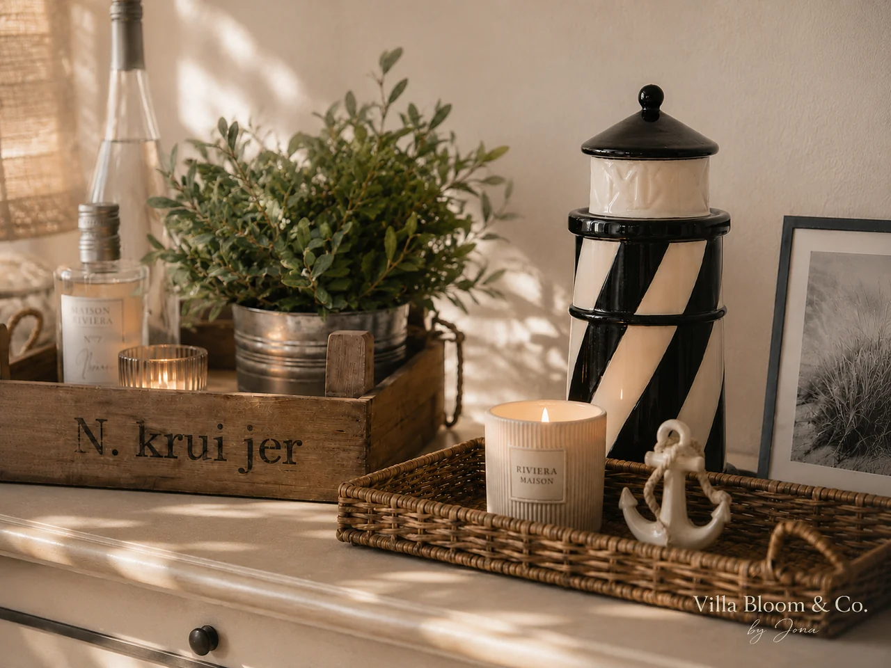 Vintage Deko mit Leuchtturm und Riviera Maison Kerze