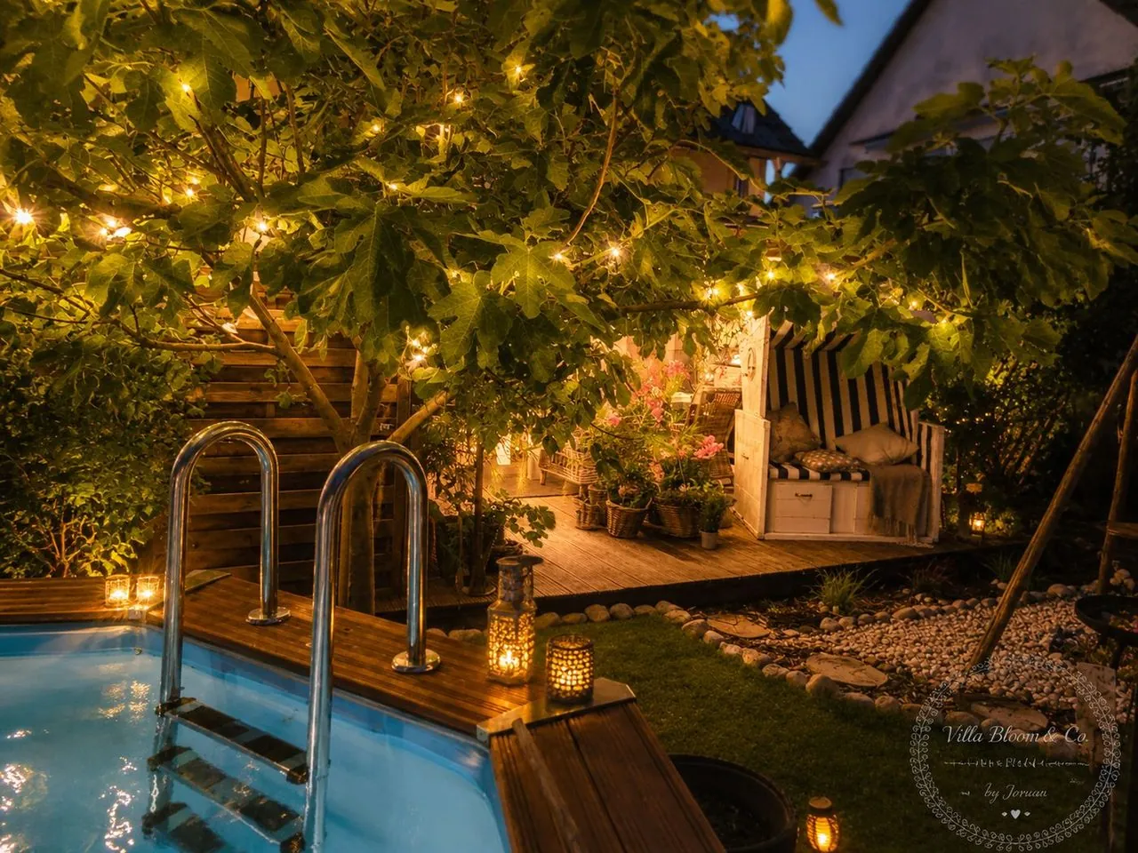 Pool am Abend mit Lichterketten und Laternen gemütlich beleuchtet