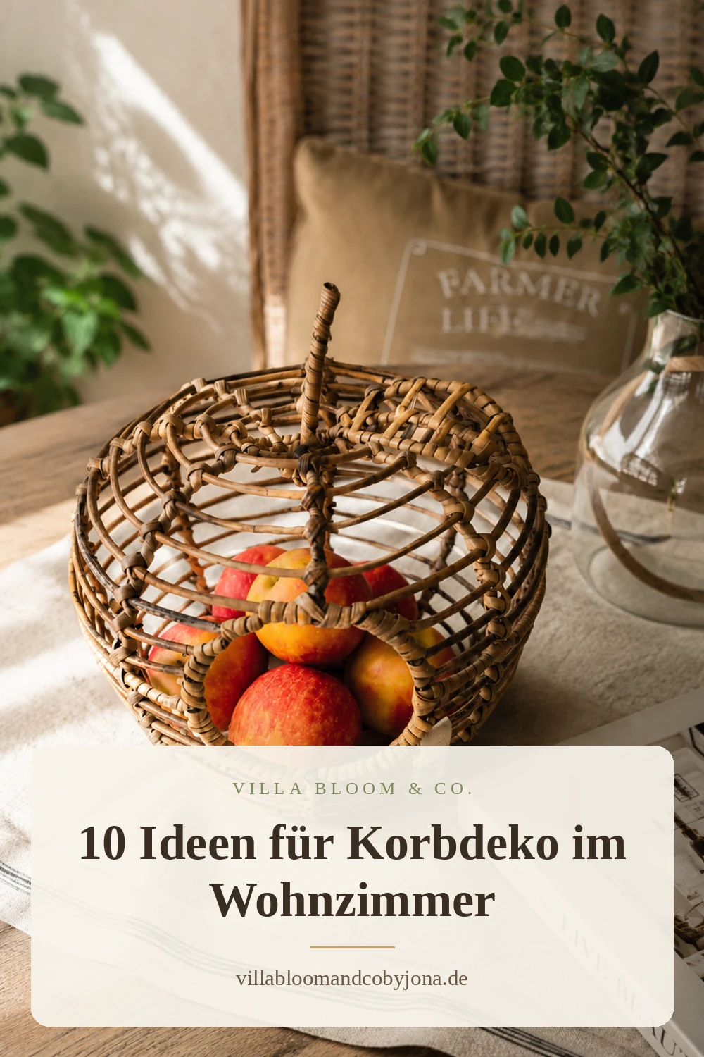 Pinterest-Grafik: 10 Ideen für Korbdeko im Wohnzimmer mit Rattan im Landhausstil